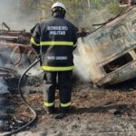 Carro e carreta-graneleira pegam fogo após violenta colisão próximo a Barra do Garças (vídeo)